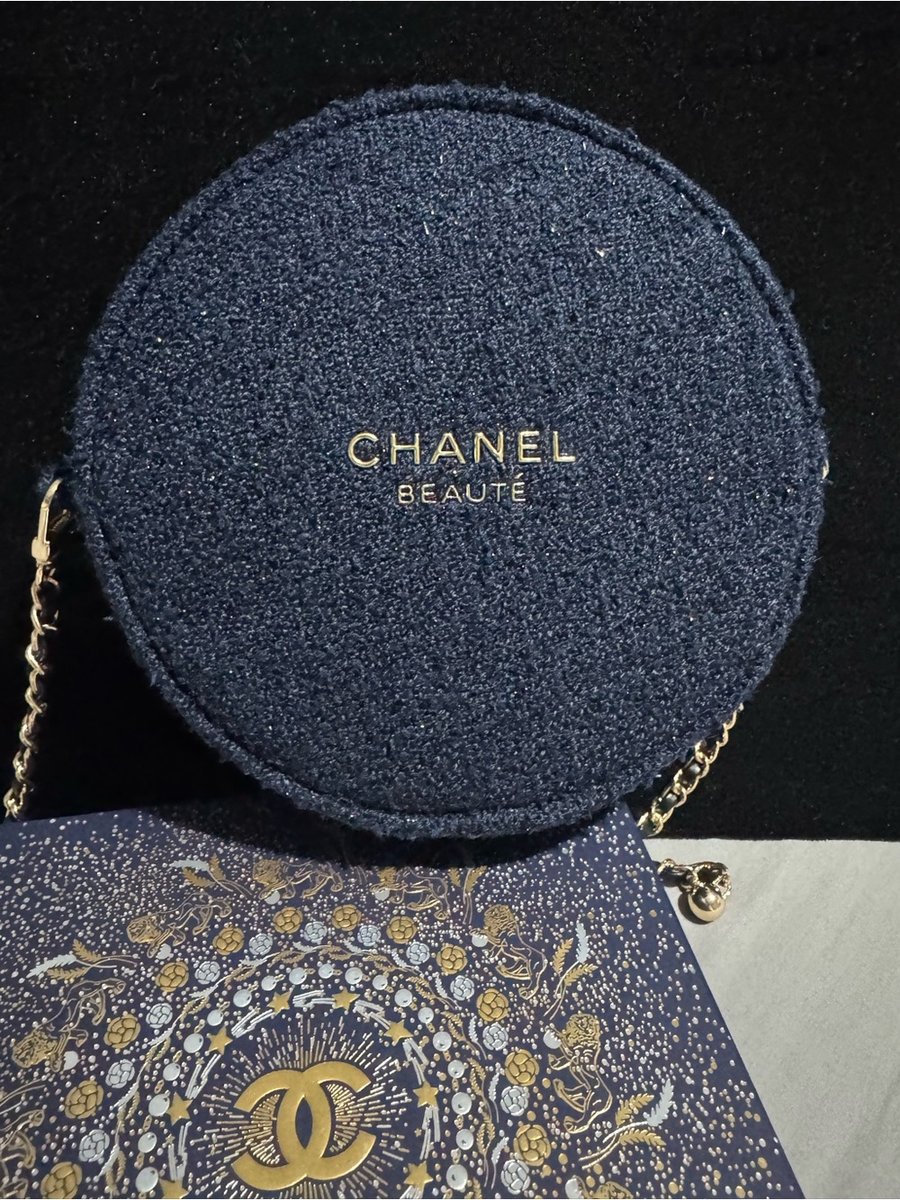 Chanel Beauté Round Navy Holiday edition GWP upgraded with Chain Crossbody Bag - Picture 2 of 11